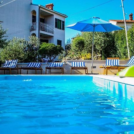Apartments With A Swimming Pool Pula - 7356 المظهر الخارجي الصورة