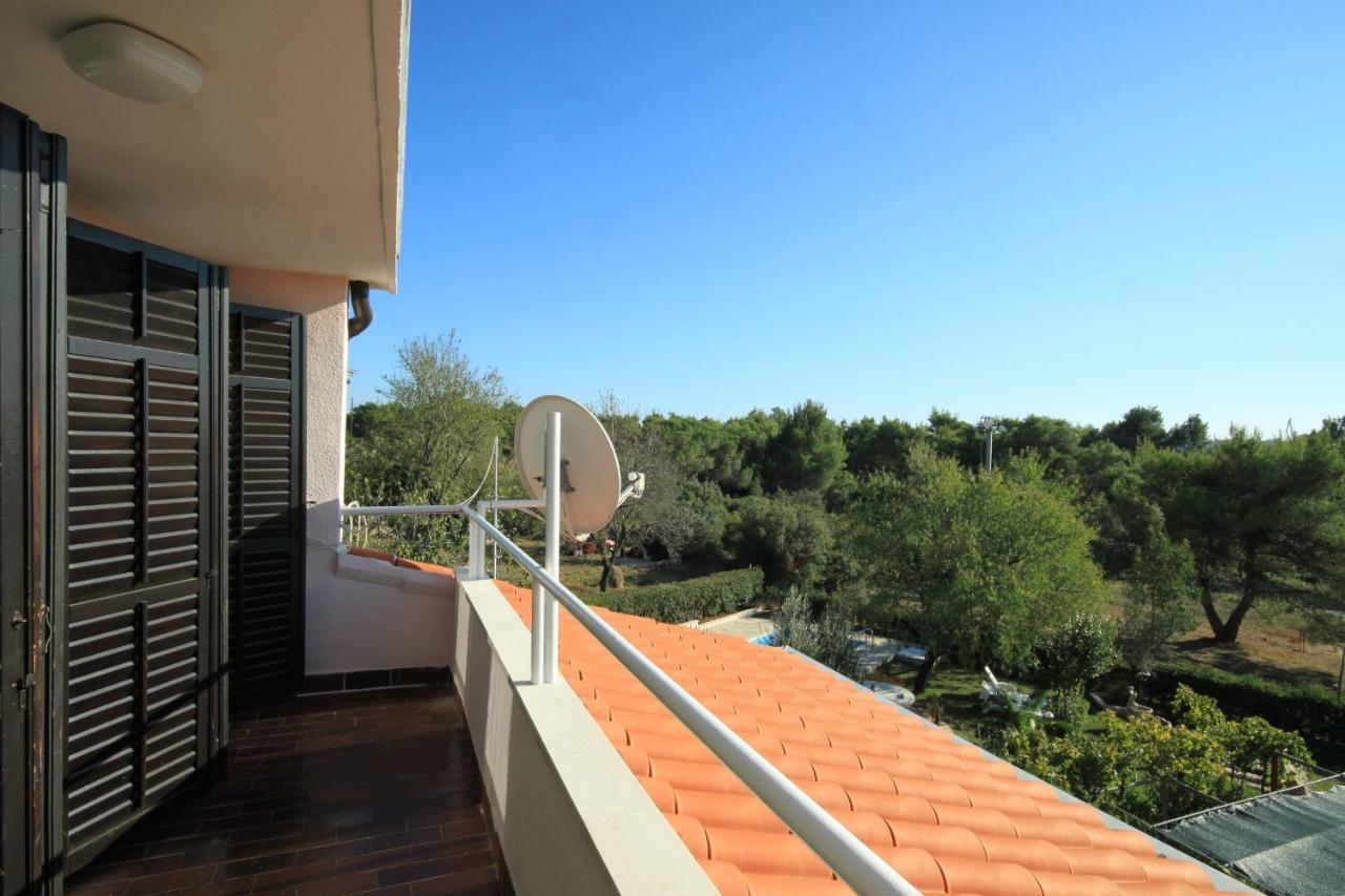 Apartments With A Swimming Pool Pula - 7356 المظهر الخارجي الصورة