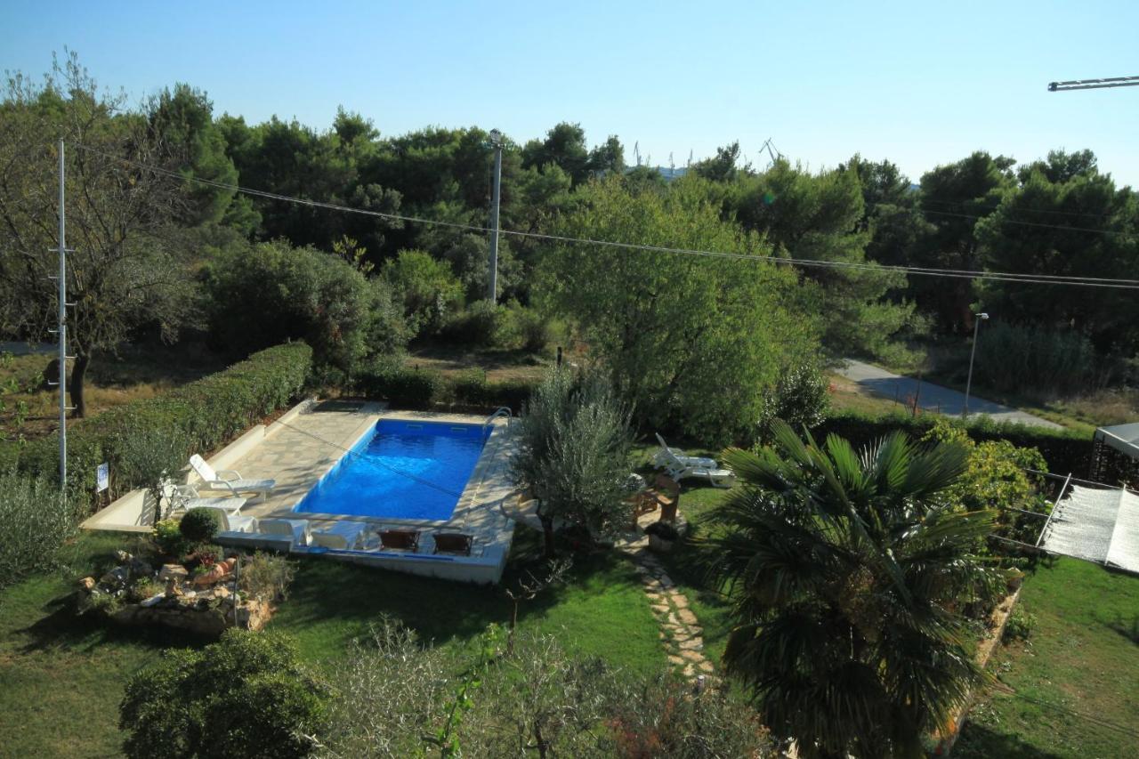 Apartments With A Swimming Pool Pula - 7356 المظهر الخارجي الصورة