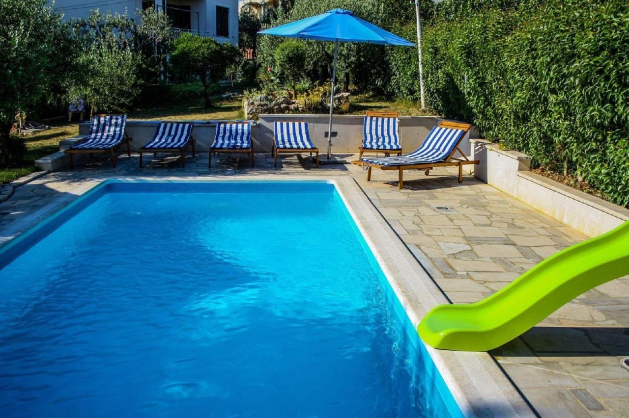 Apartments With A Swimming Pool Pula - 7356 المظهر الخارجي الصورة