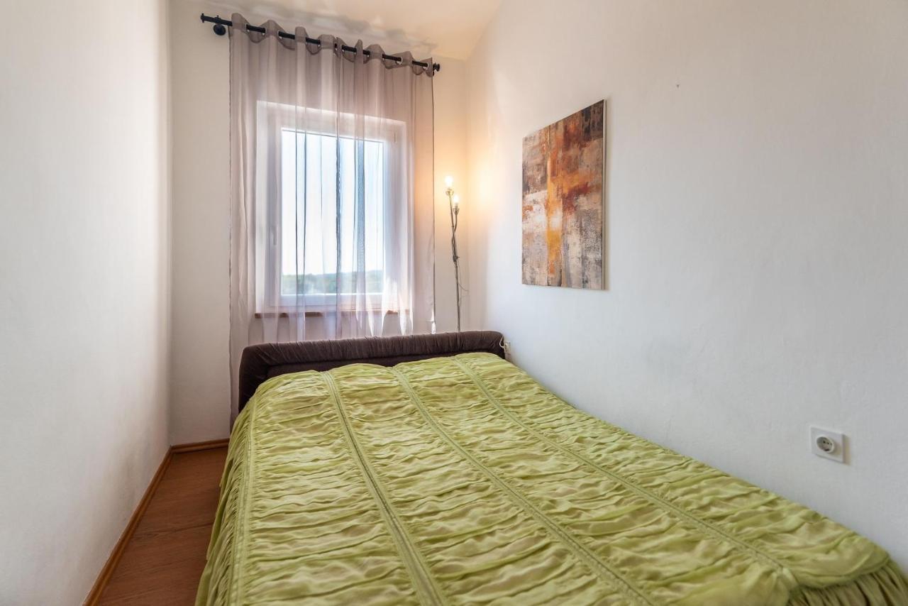 Apartments With A Swimming Pool Pula - 7356 المظهر الخارجي الصورة