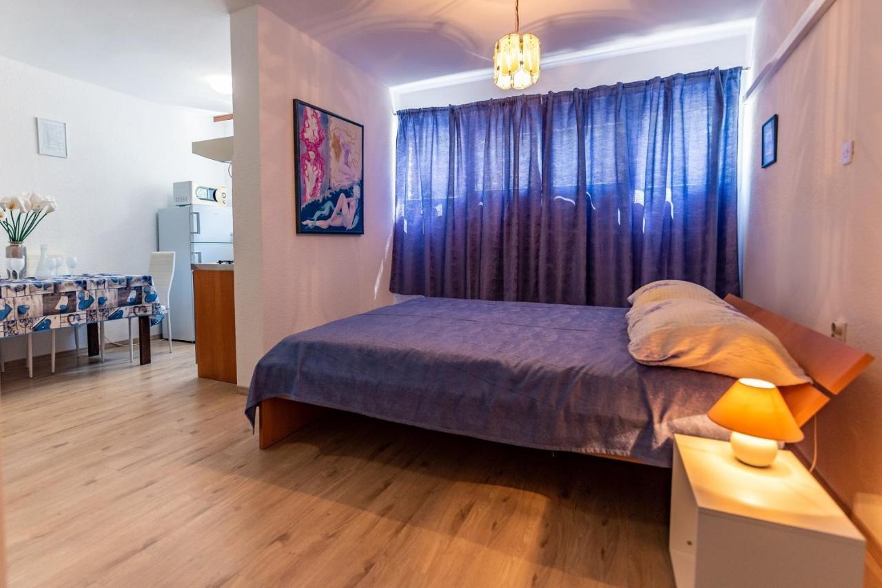 Apartments With A Swimming Pool Pula - 7356 المظهر الخارجي الصورة