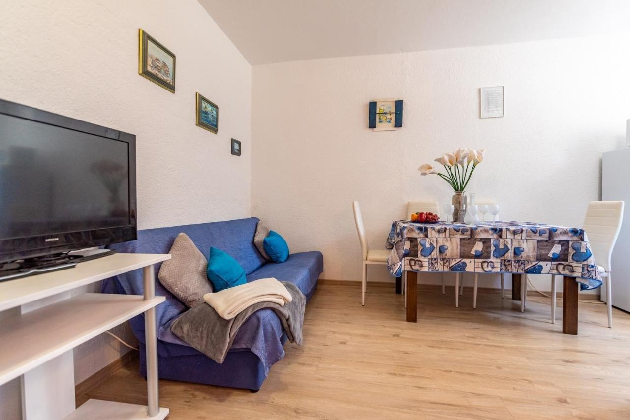Apartments With A Swimming Pool Pula - 7356 المظهر الخارجي الصورة